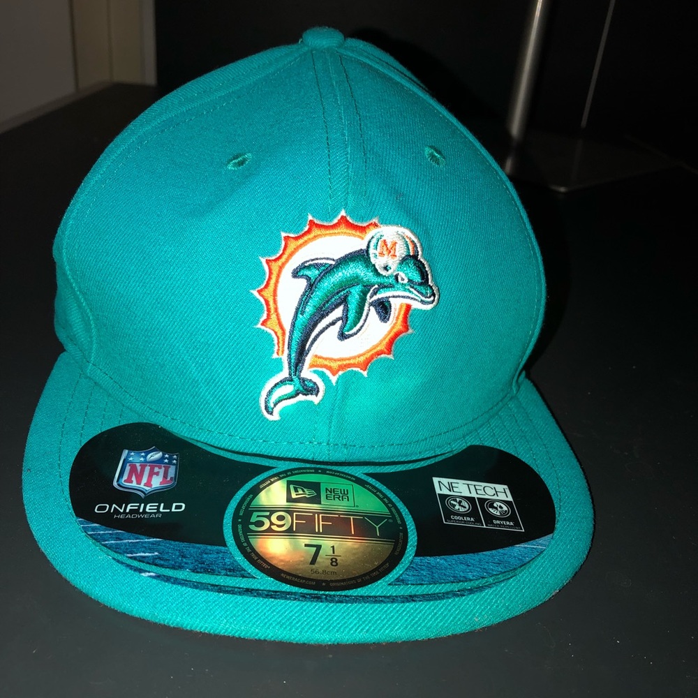 NWT Miami Dolphins NFL 7 1/8 56.8CM